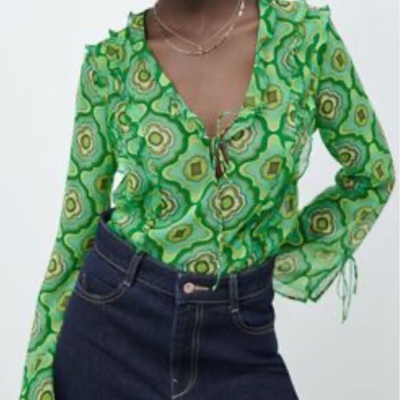 Zara Sheer Green Printed Geo 70’s Retro Hippiecore Bell Sleeve Top New Size S - Picture 14 of 14